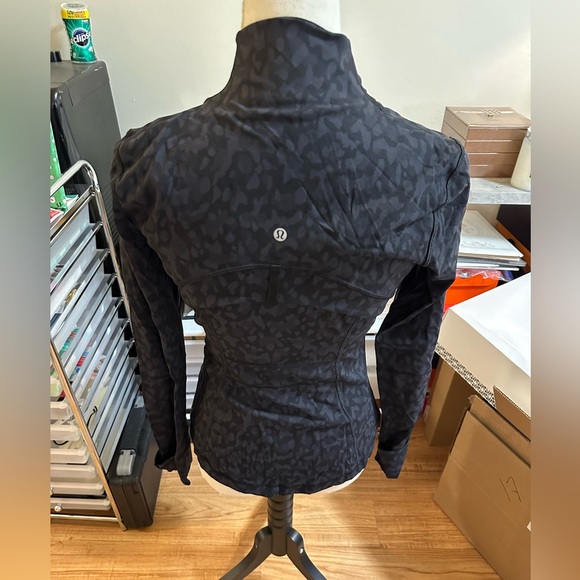 Lululemon define jacket NWOT - Picture 3 of 9